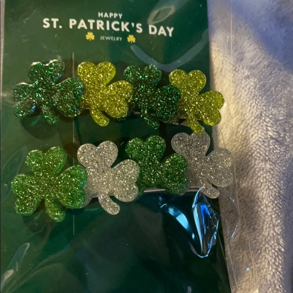 Clover Hair Clips(St. Patrick’s)4 Sets of 2Sparkle